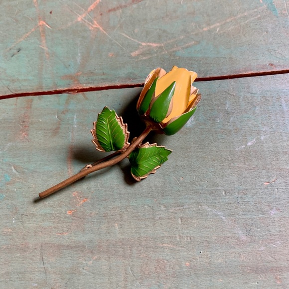 💛💛 Vintage Yellow & Green Enameled Rose Pin - Gorgeous 💛💛 - Picture 5 of 6